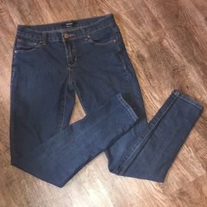 Low-waisted skinny jeans